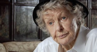 ICKY: Elaine Stritch “Tweets from the Afterlife”
