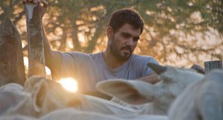 Gabriel Mascaro on Breaking Stereotypes and Empowering Characters in ‘Neon Bull’